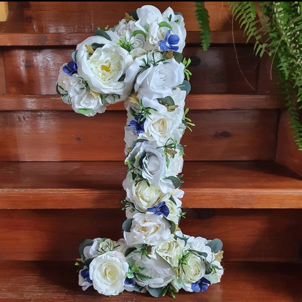 Brand new faux floral 1. Perfect for a first birthday. Never used